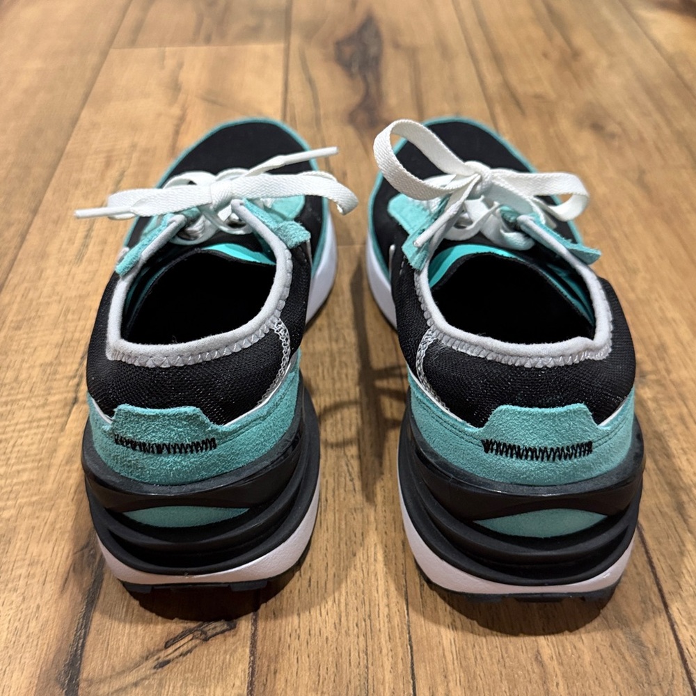 Nike Teal and Black Athletic Shoes - Picture 5 of 6